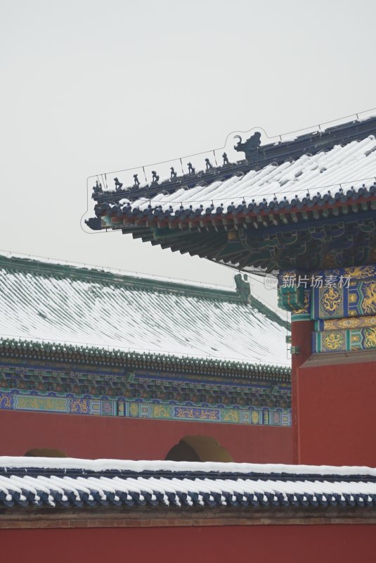 古建筑屋顶雪景特写