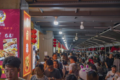 杭州啦喜街美食街夜景