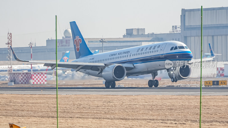 中国南方航空飞机起飞场景