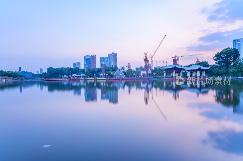 佛山千灯湖CBD城市摩天大楼建筑夕阳晚霞