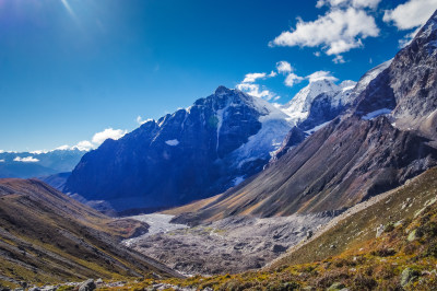 高原雪山自然风景