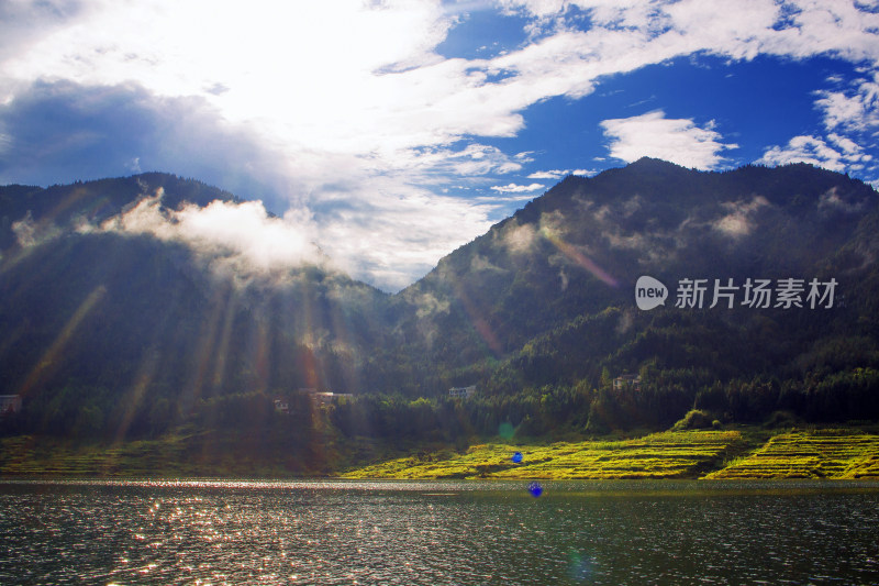 自然风景湖泊桌山瓦屋山