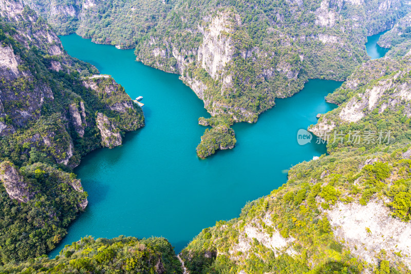 航拍峰林峡山水风光全景