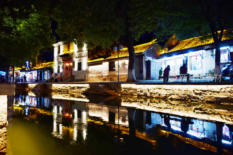 江苏苏州同里古镇水乡夜景