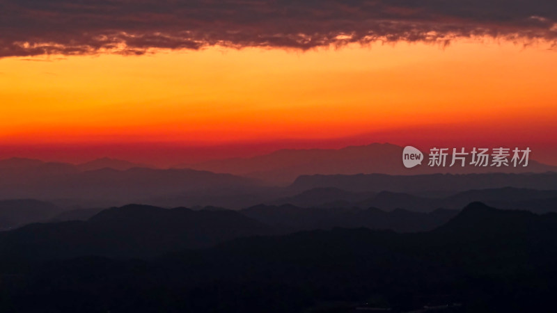 日落夕阳山川天空红彤彤航拍图