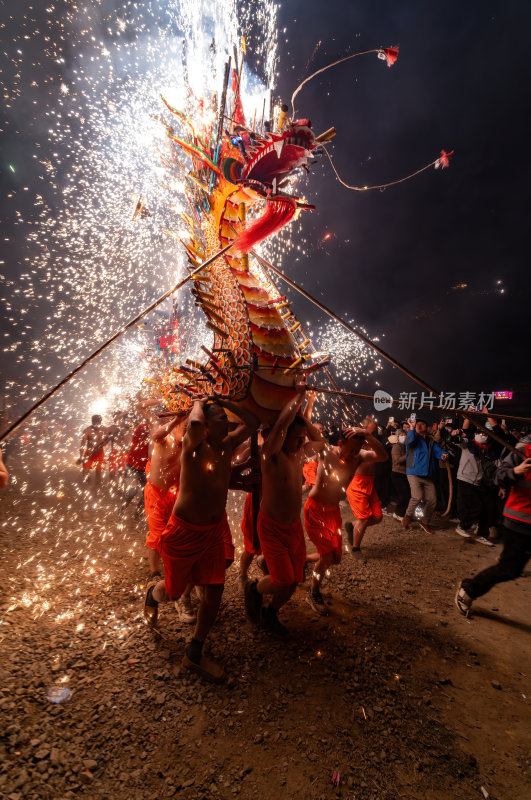 广东梅州中国非遗顺丰火龙狂舞夜焰火龙腾