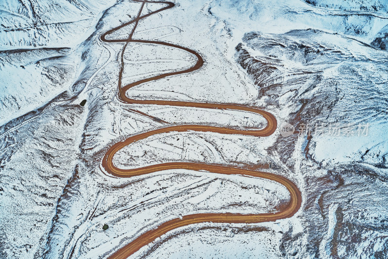 雪山上的公路