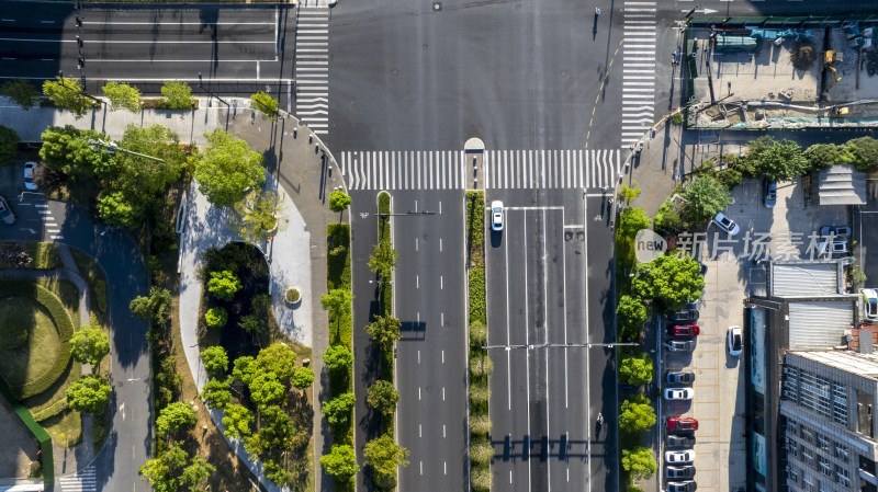 杭州滨江区滨康路车流道路