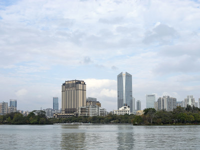 有河流有建筑的一些现代城市建筑风光