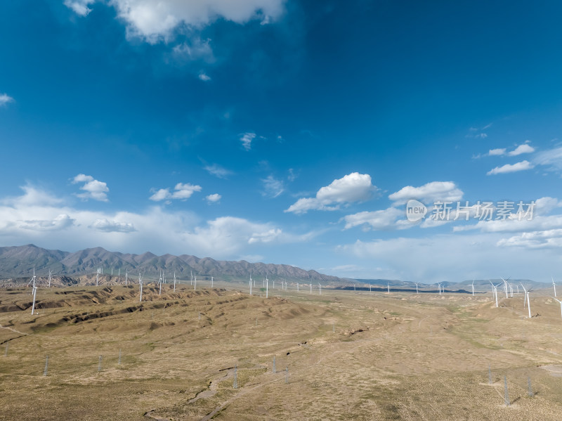 中国祁连山山脉风力发电场