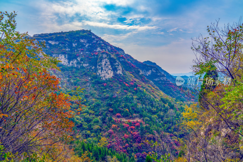 山东淄博潭溪山大裂谷地质公园秋景