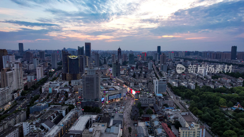 安徽合肥淮河路步行街商业圈夜幕降临航拍