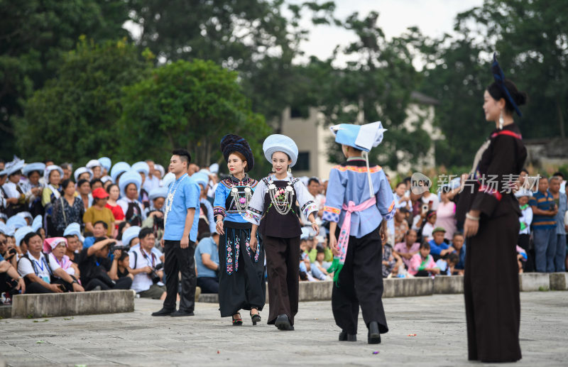 少数民族服饰展示