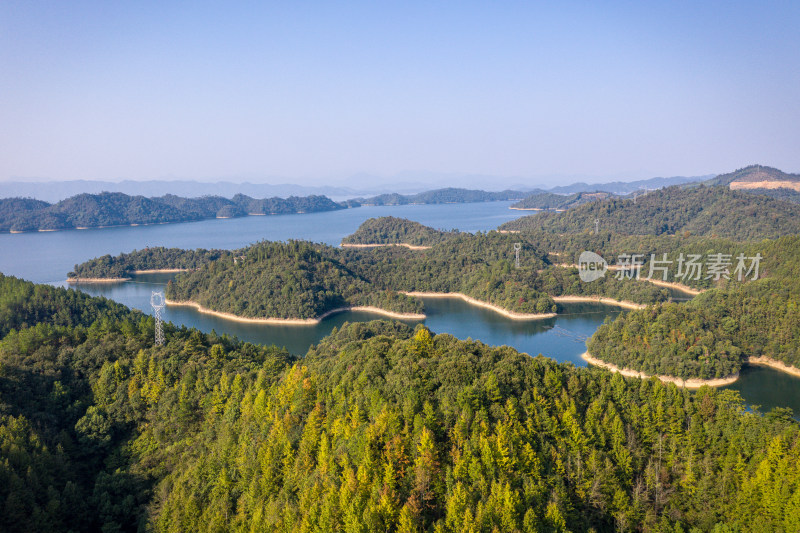 浙江省杭州市水天一色的千岛湖航拍