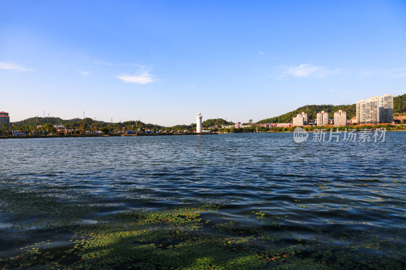 黄石磁湖景区城市风光，眺望城市天际线