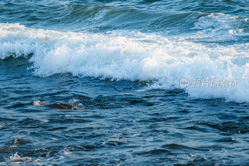 山东青岛黄岛区灵山岛风景区海浪