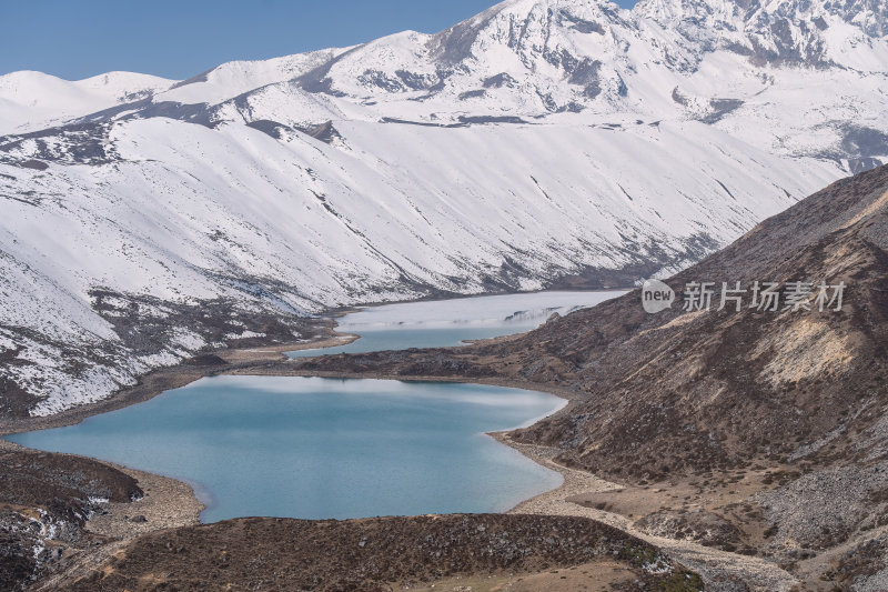 西藏山南洛扎秘境库拉岗日雪山湖泊壮丽景色