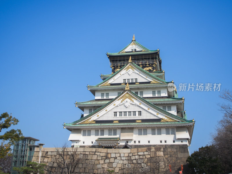 蓝天下的日本大阪城