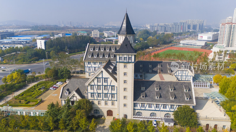 航拍烟台张裕卡斯特酒庄景点建筑风光