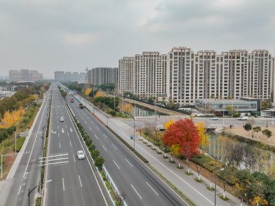 航拍昆山道路上的秋冬景色