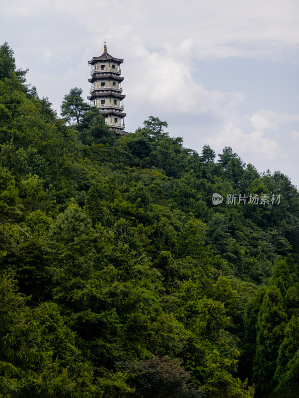 夏季白天贵州遵义市娄山关风光