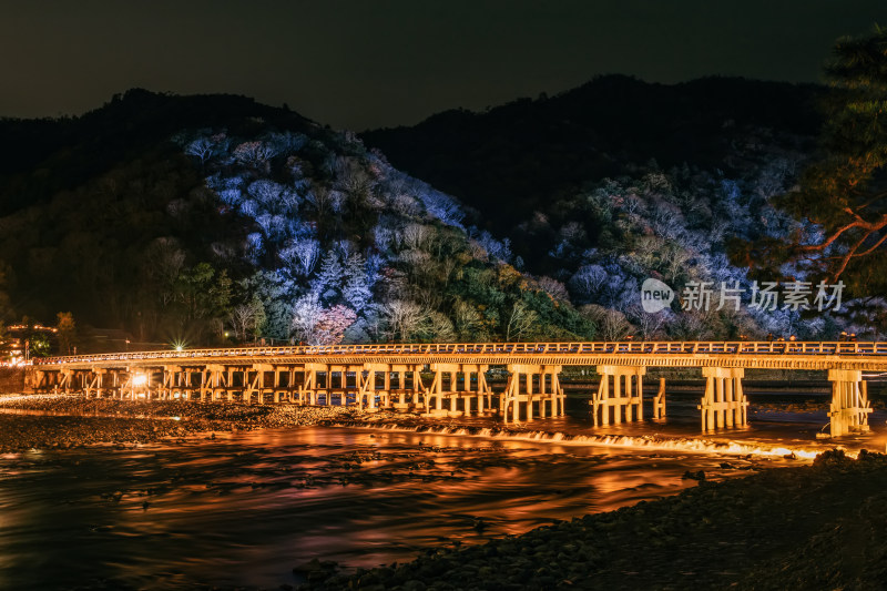 日本京都岚山渡月桥夜景