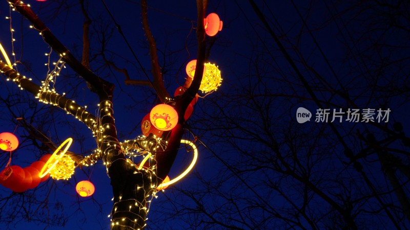 夜晚忙碌城市剪影楼房车流