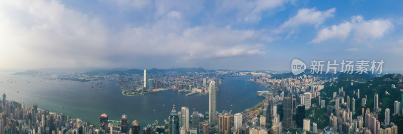 中国香港太平山顶看维多利亚港城市建筑风光