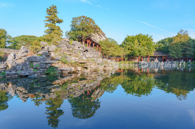 佛山顺峰山公园粤剧大观园传统岭南园林湖景