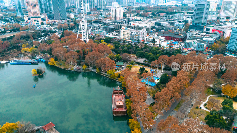 合肥古逍遥津公园城市公园湖泊秋景俯瞰