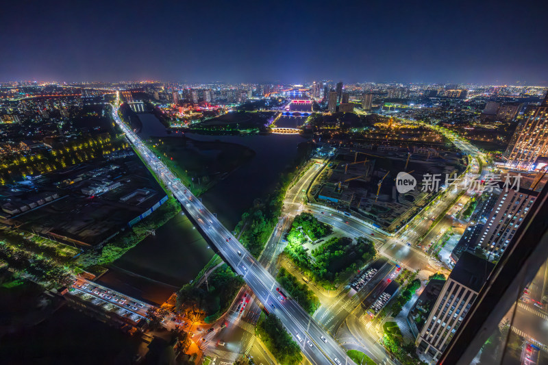 俯瞰北京通州区运河商务区夜景车流