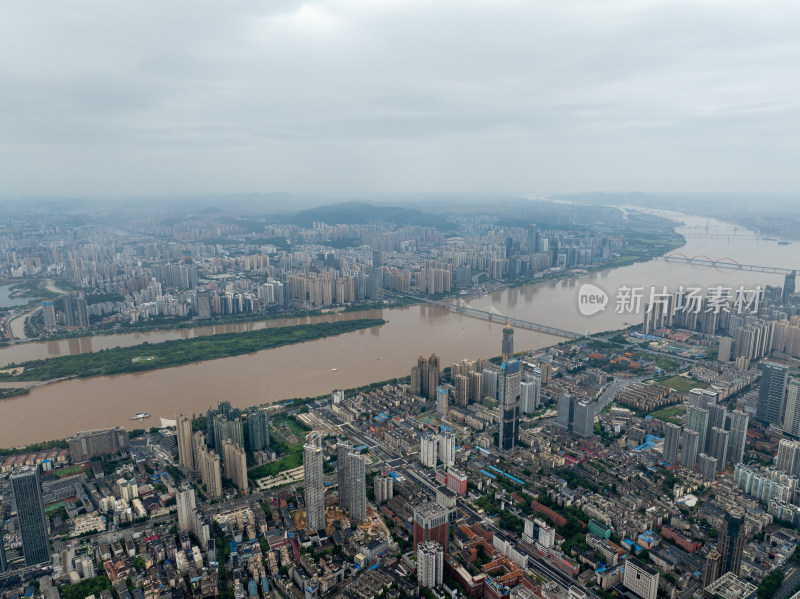 长沙湘江两岸的高楼大厦全景