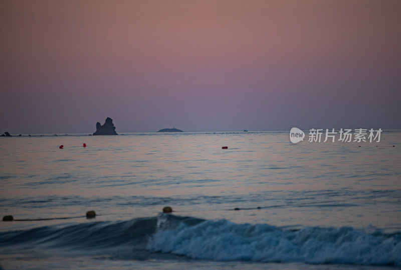 山东青岛崂山区石老人海边日出景观