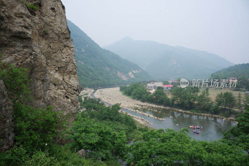 山上俯瞰大连庄河北峪河谷夏季风景