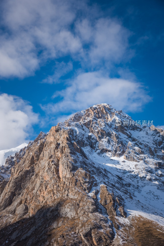 新疆天山山脉雪山山峰