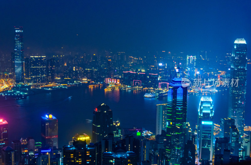 香港太平山俯拍维多利亚港中环摩天大楼夜景