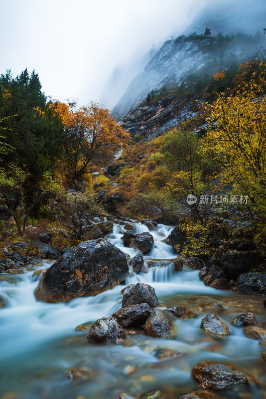 甘肃甘南扎尕那峡谷秋景