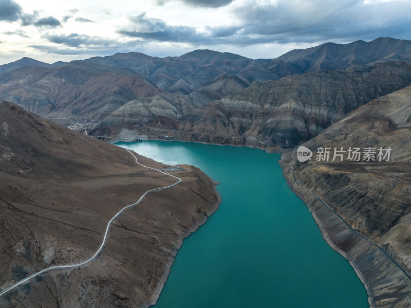 西藏日喀则满拉水库雪山湖泊高空航拍