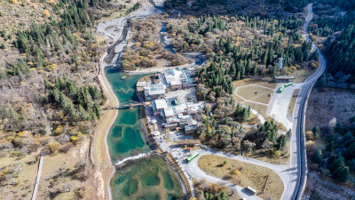 四川阿坝四姑娘山双桥沟景区的秋色正浓