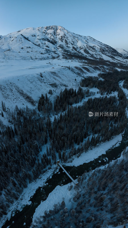 新疆北疆阿勒泰禾木冬季雪景童话世界航拍