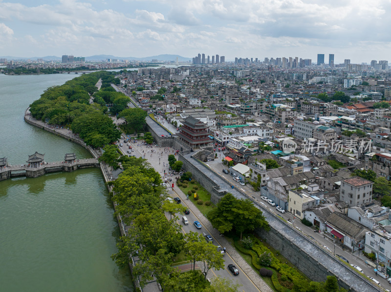 航拍夏季白天广东潮州广济楼与广济桥风光