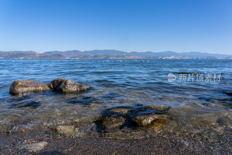 云南大理洱海蓝色水面