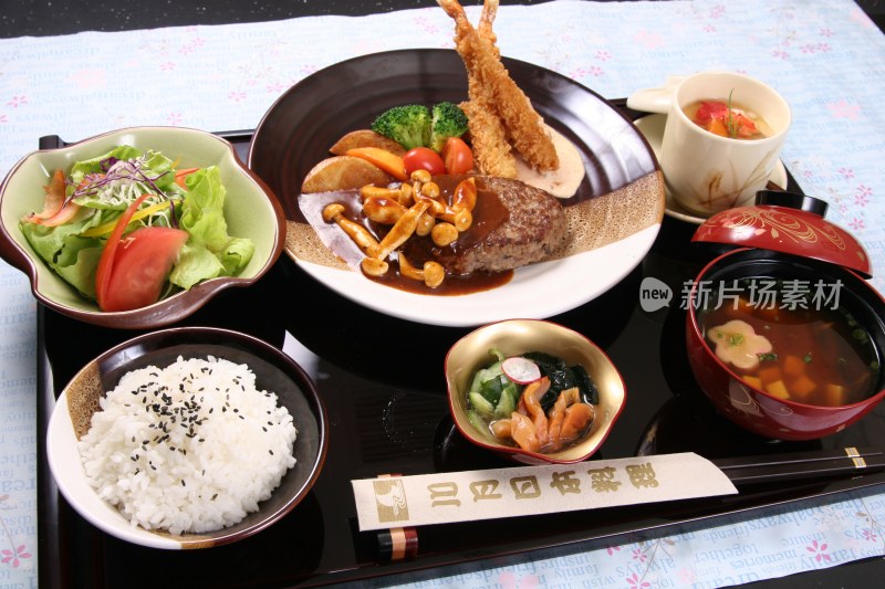 和风汉堡肉炸虾生蚝定食