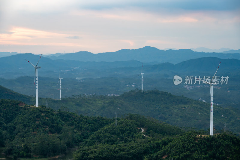 风车山山顶壮丽山河画圈