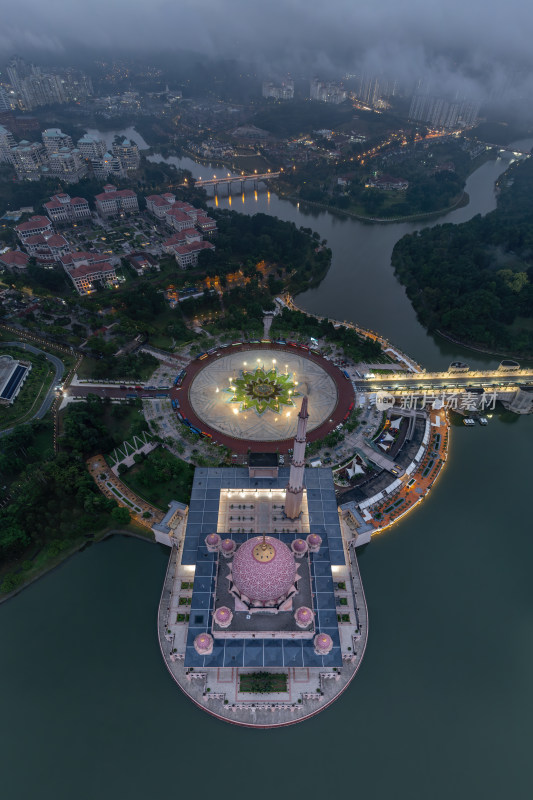 马来西亚布城粉色水上清真寺建筑景观航拍