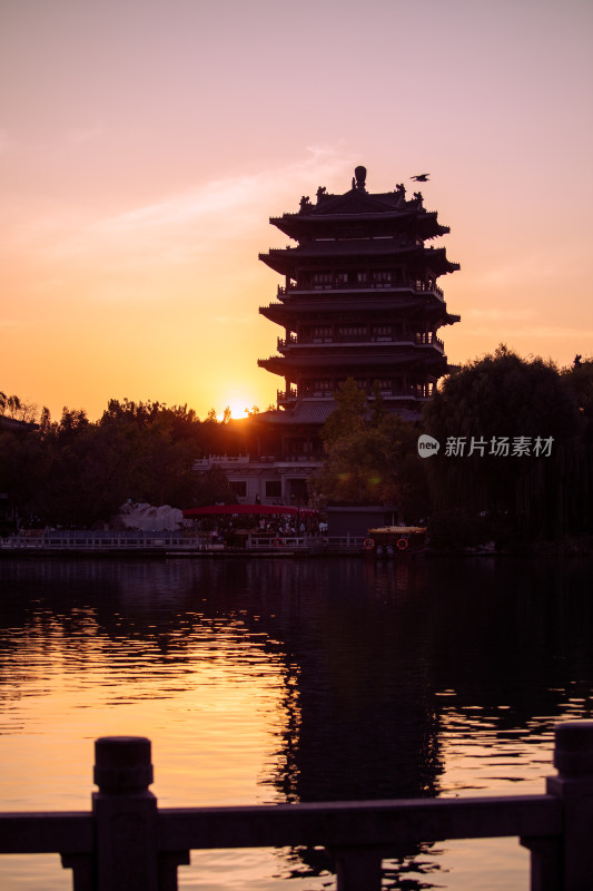 山东济南大明湖夜景航拍灯光