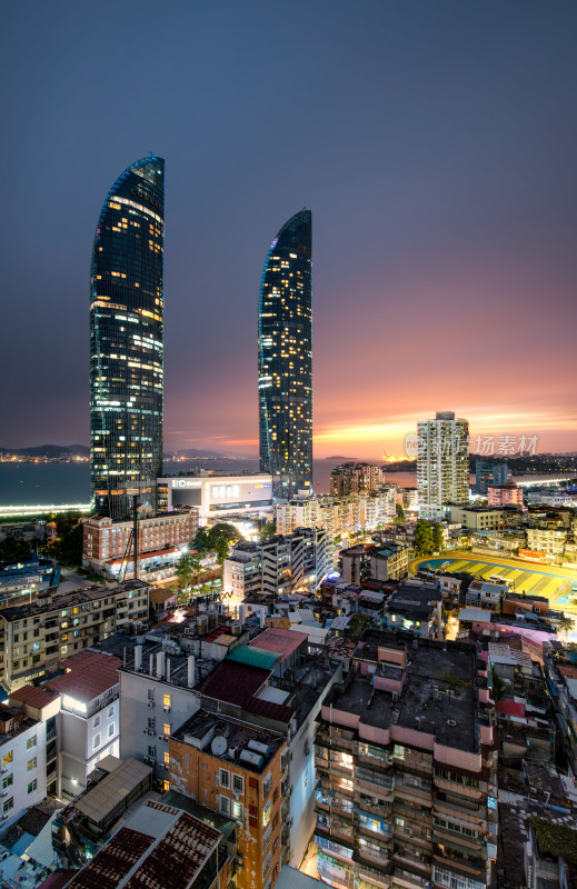 厦门双子塔下的城市夜景