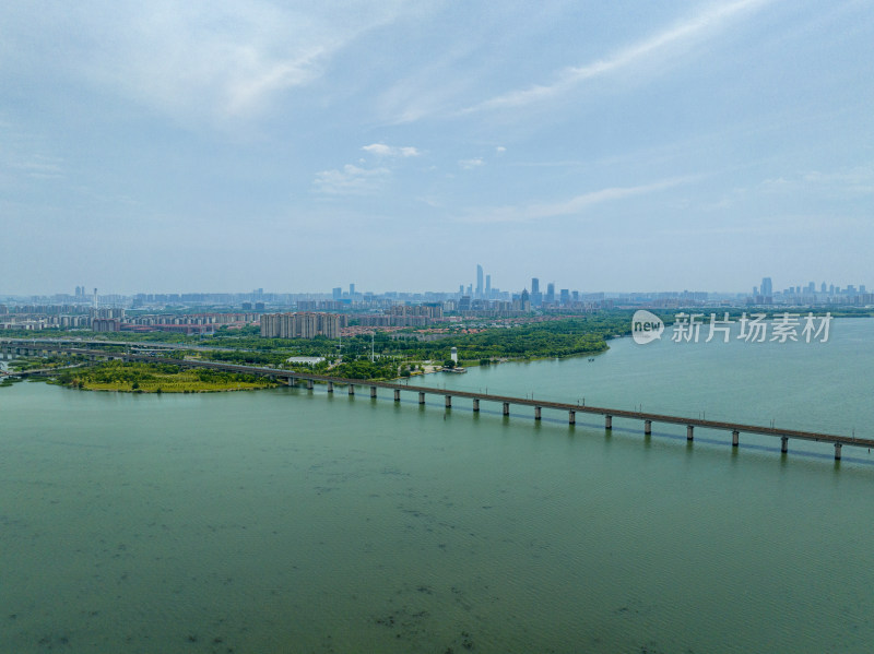 航拍夏天苏州阳澄湖畔京沪高铁特大桥