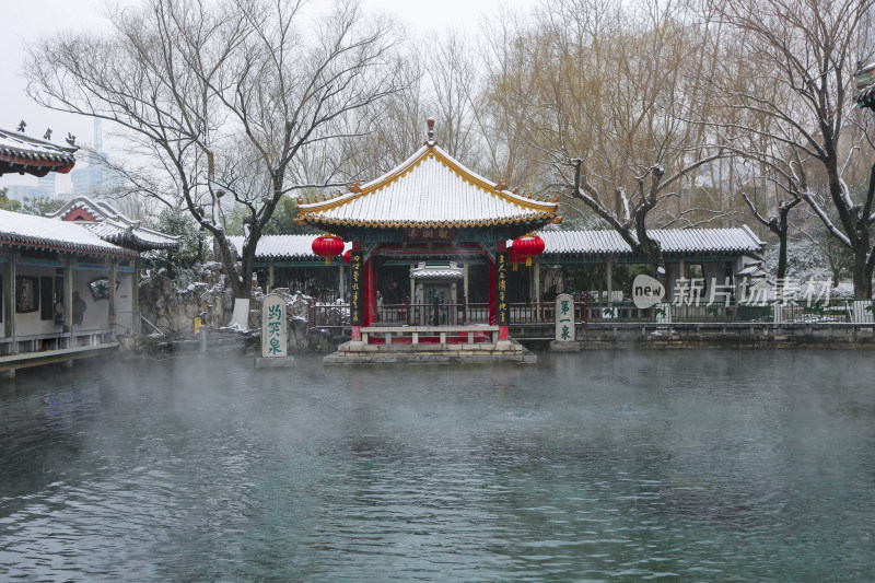 山东济南趵突泉景区雪景