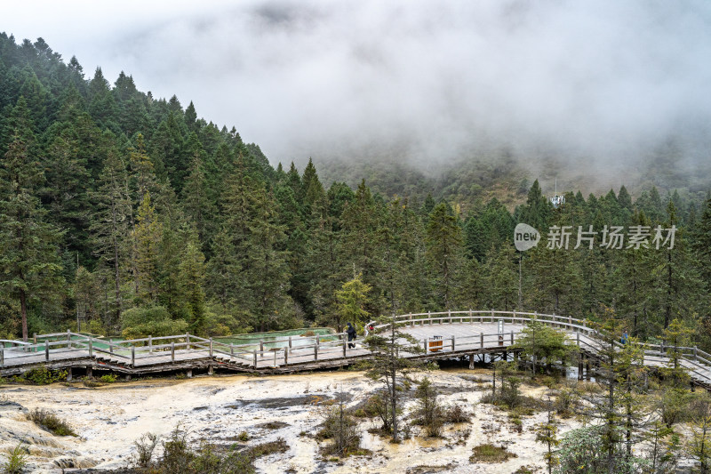 四川阿坝藏族羌族自治州黄龙风景区